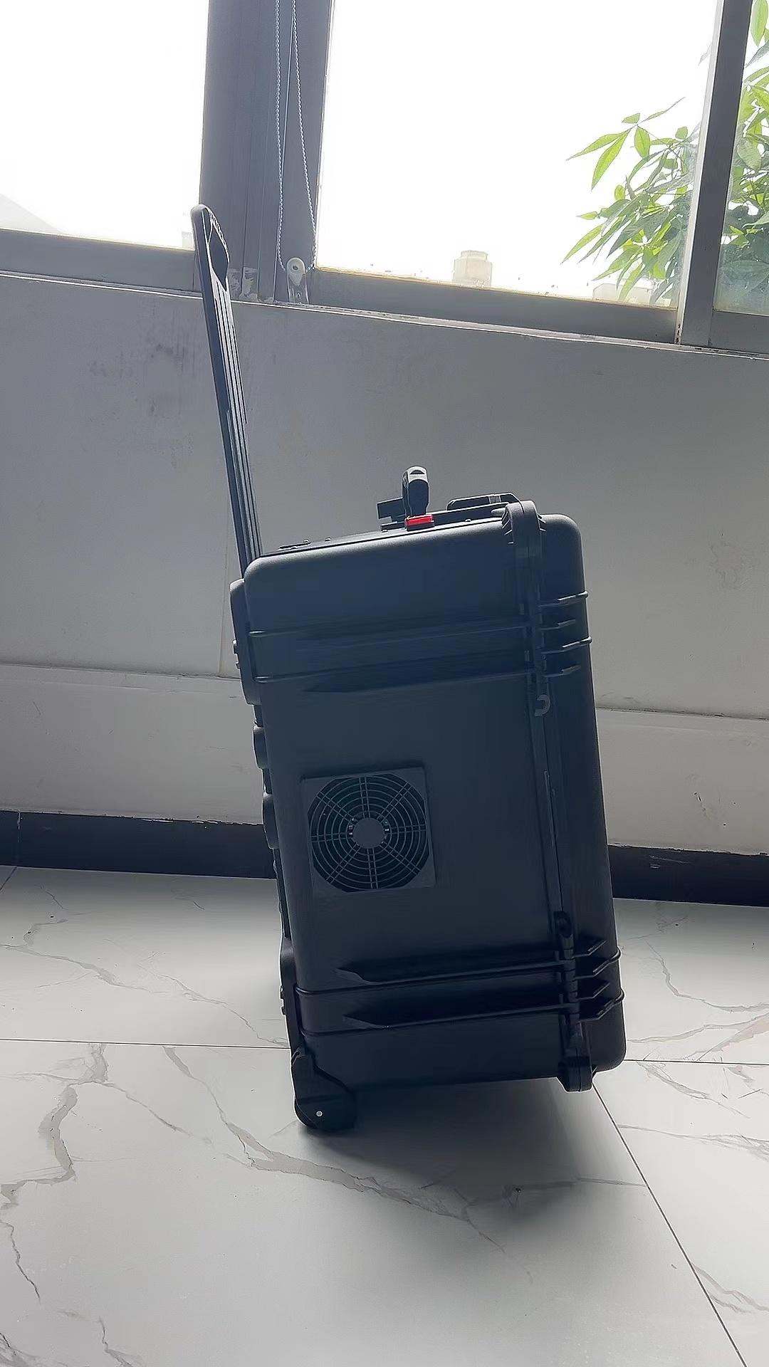 乐至手拉箱型移动通信干扰器